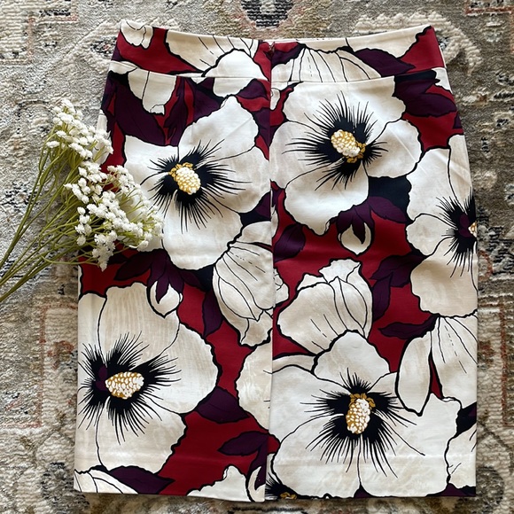 Ann Taylor Floral Skirt - Picture 2 of 7